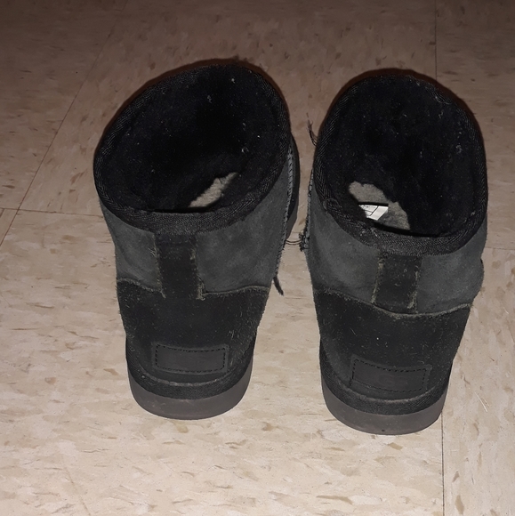UGG - Picture 2 of 2
